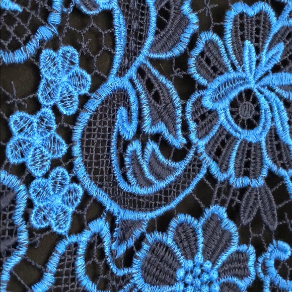 Cooper and Ella lace crop top - Picture 2 of 5